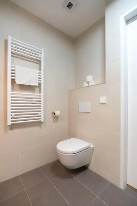 شقة Hoch Hinaus, Neu Und Stilvoll Mit Pool Am Dach فيينا 0*,