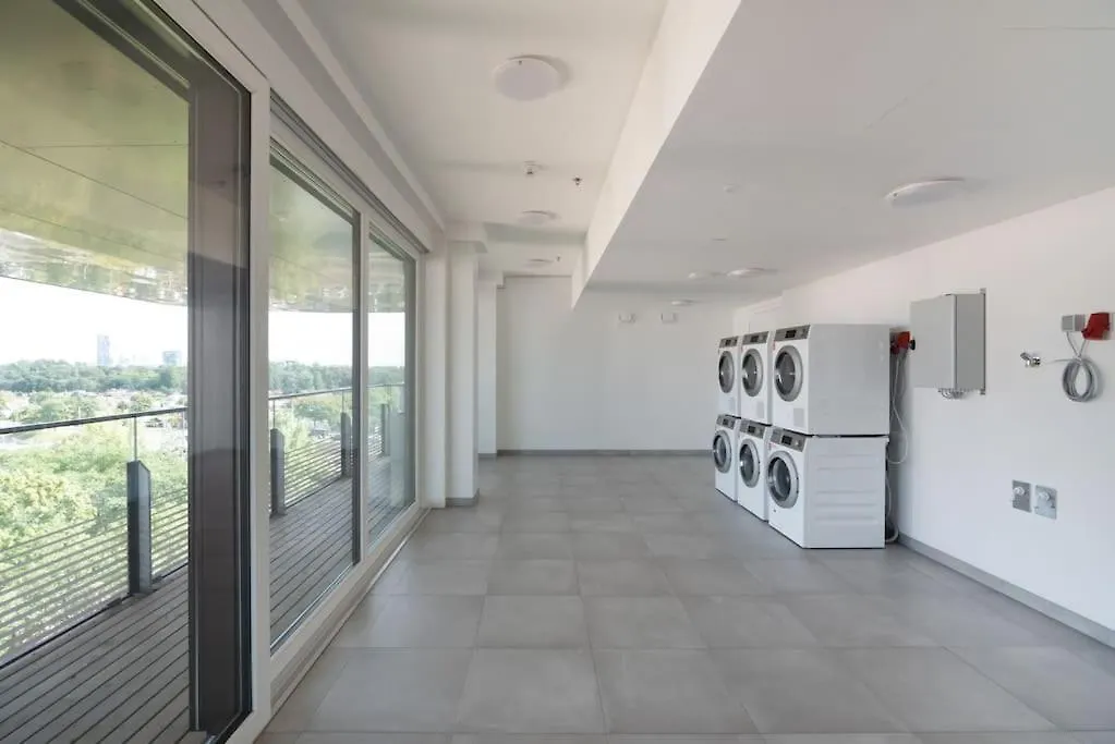 شقة Hoch Hinaus, Neu Und Stilvoll Mit Pool Am Dach فيينا النمسا
