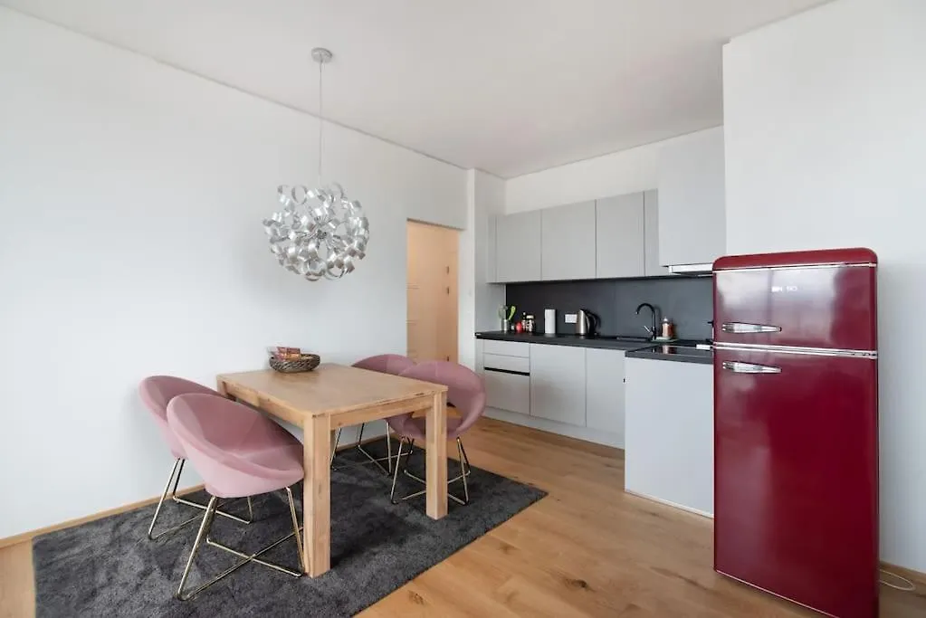 Apartament Hoch Hinaus, Neu Und Stilvoll Mit Pool Am Dach Wiedeń 0*,  Austria